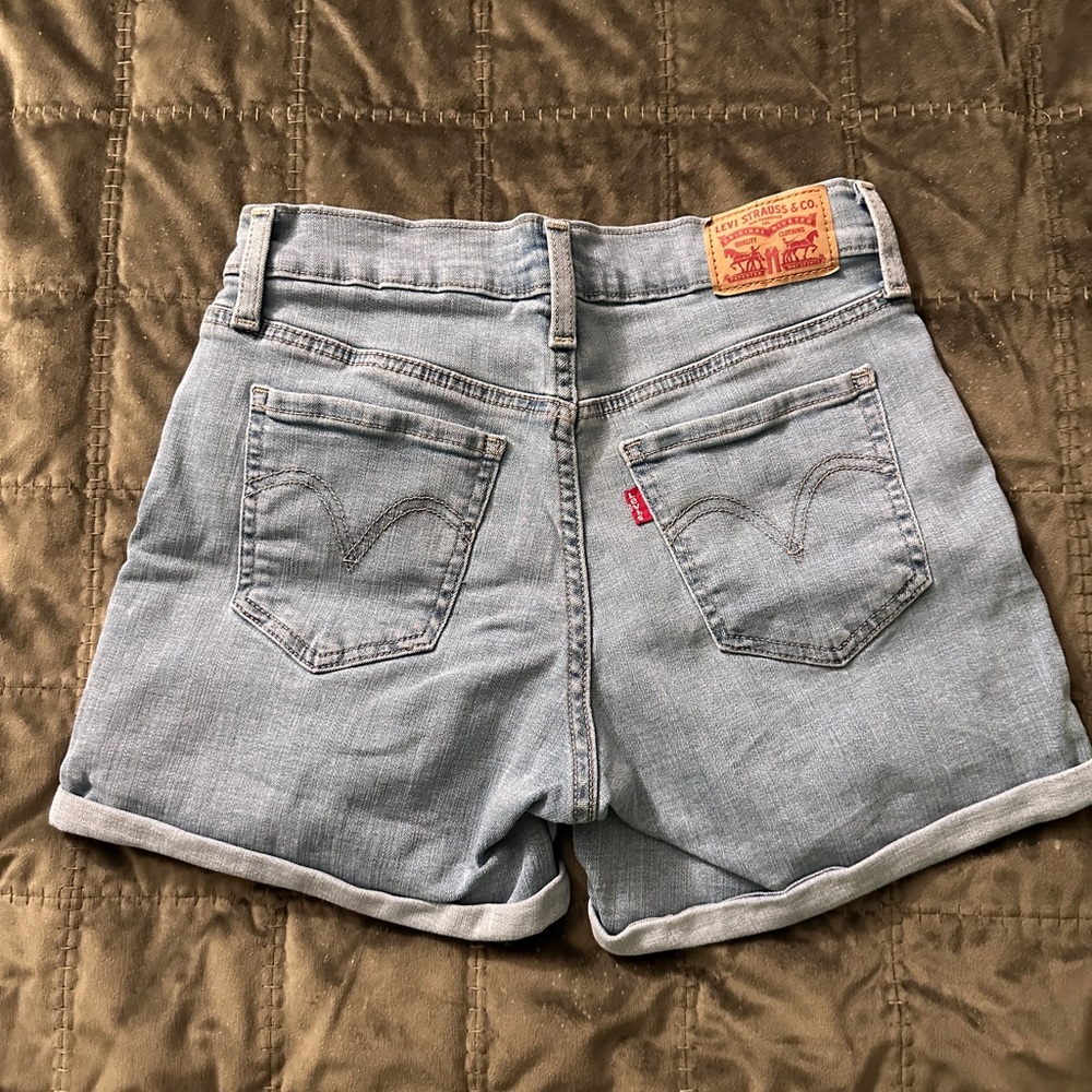 Women’s Levi’s Jean Shorts - Light Wash Denim